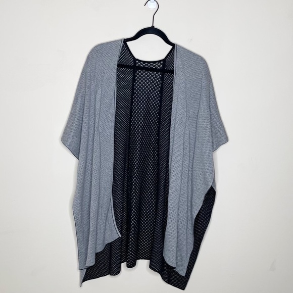 Lululemon Sweater Shawl Wrap Reversible Gray And Black - Picture 2 of 7